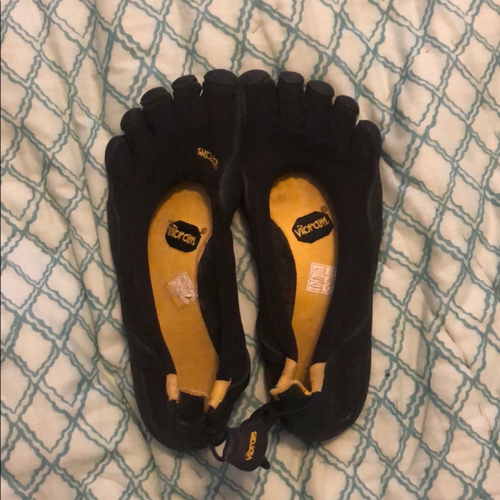 Vibrant fivefinger shoes